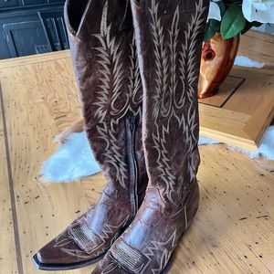Old Gringo Women’s tall boots. Size 9. Gently used and in great condition!